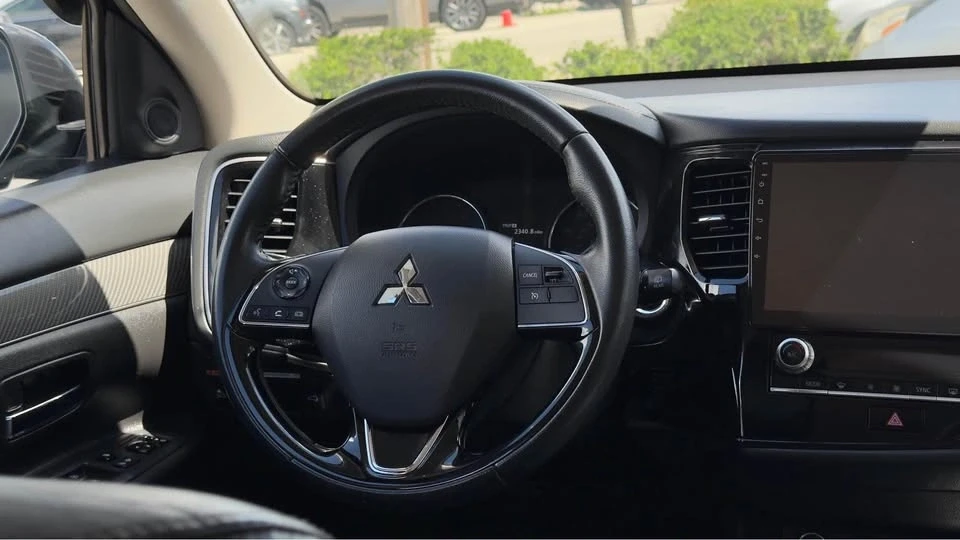 2020 Mitsubishi Outlander - Image 9 of 12
