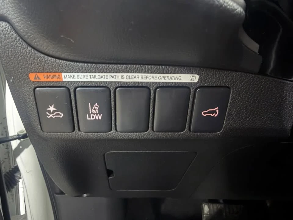 2020 Mitsubishi Outlander - Image 16 of 20