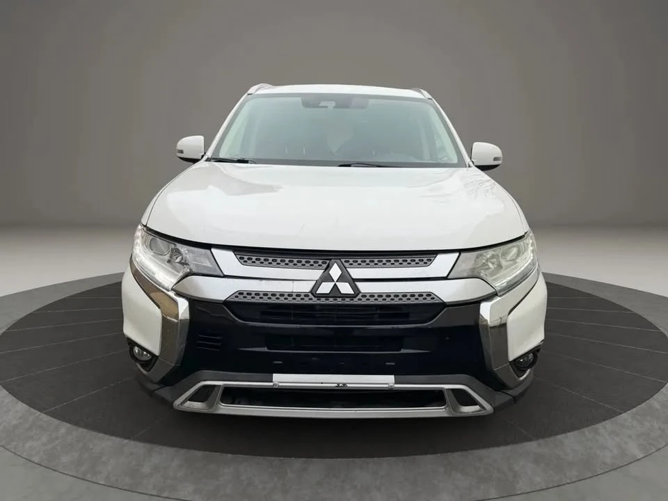 2020 Mitsubishi Outlander - Image 2 of 20