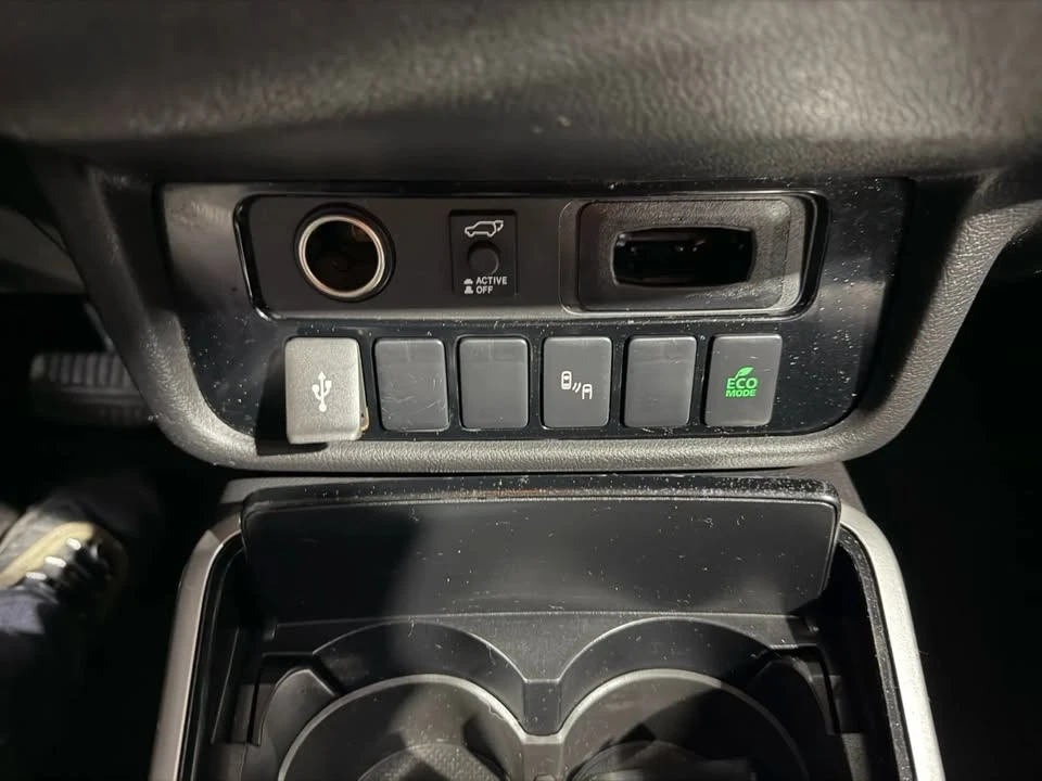 2020 Mitsubishi Outlander - Image 18 of 20