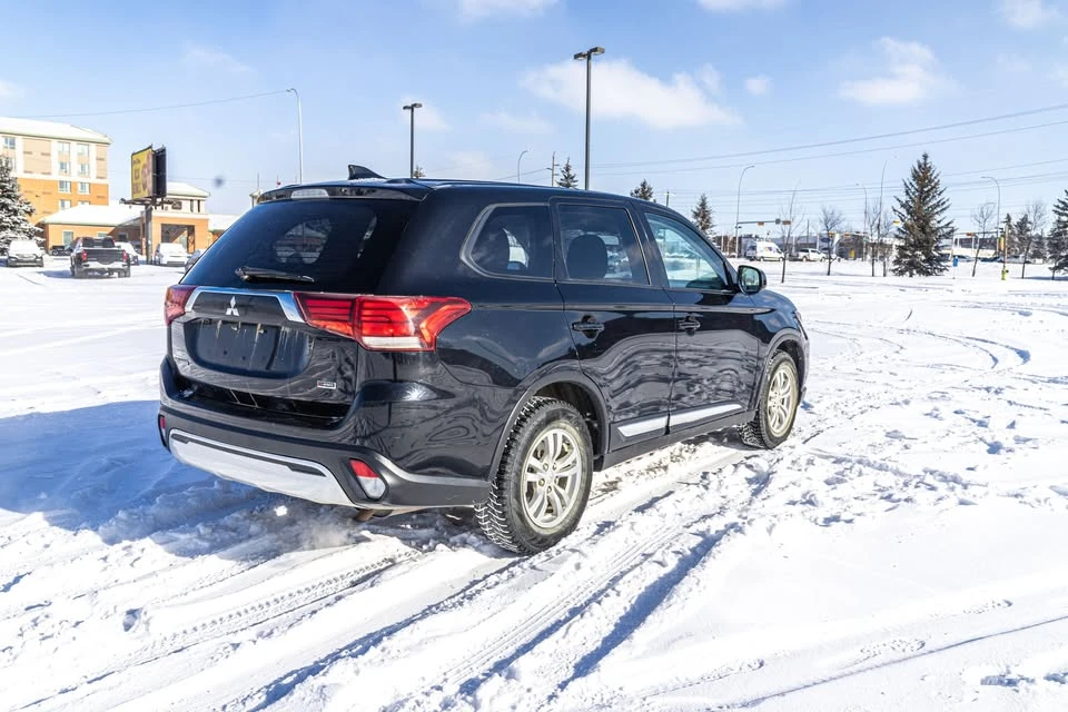 2020 Mitsubishi Outlander - Image 6 of 16