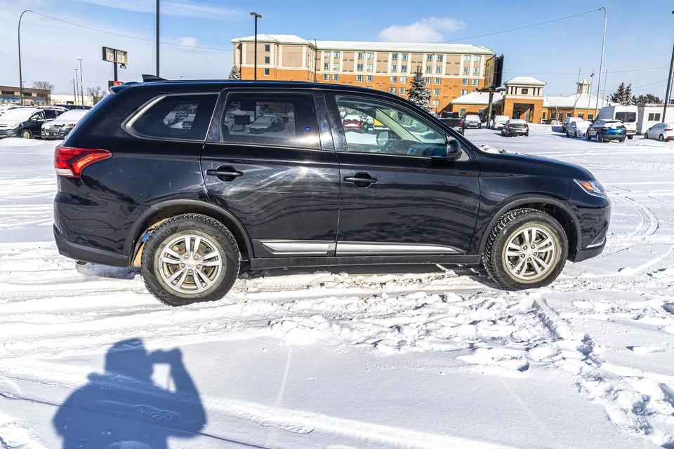 2020 Mitsubishi Outlander - Image 5 of 16