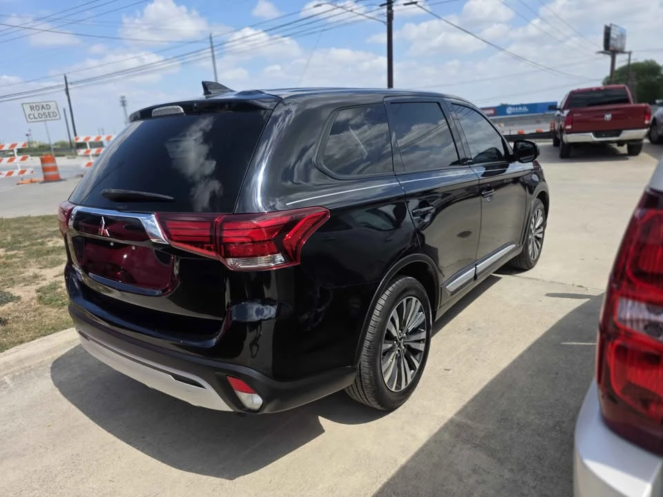 2020 Mitsubishi Outlander - Image 4 of 7