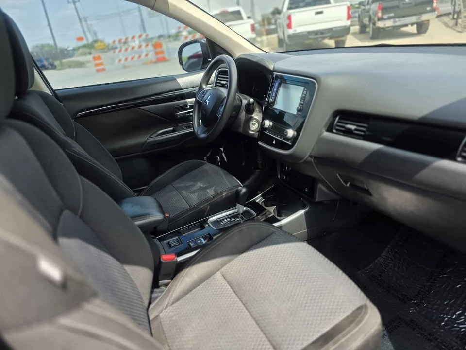 2020 Mitsubishi Outlander - Image 3 of 7