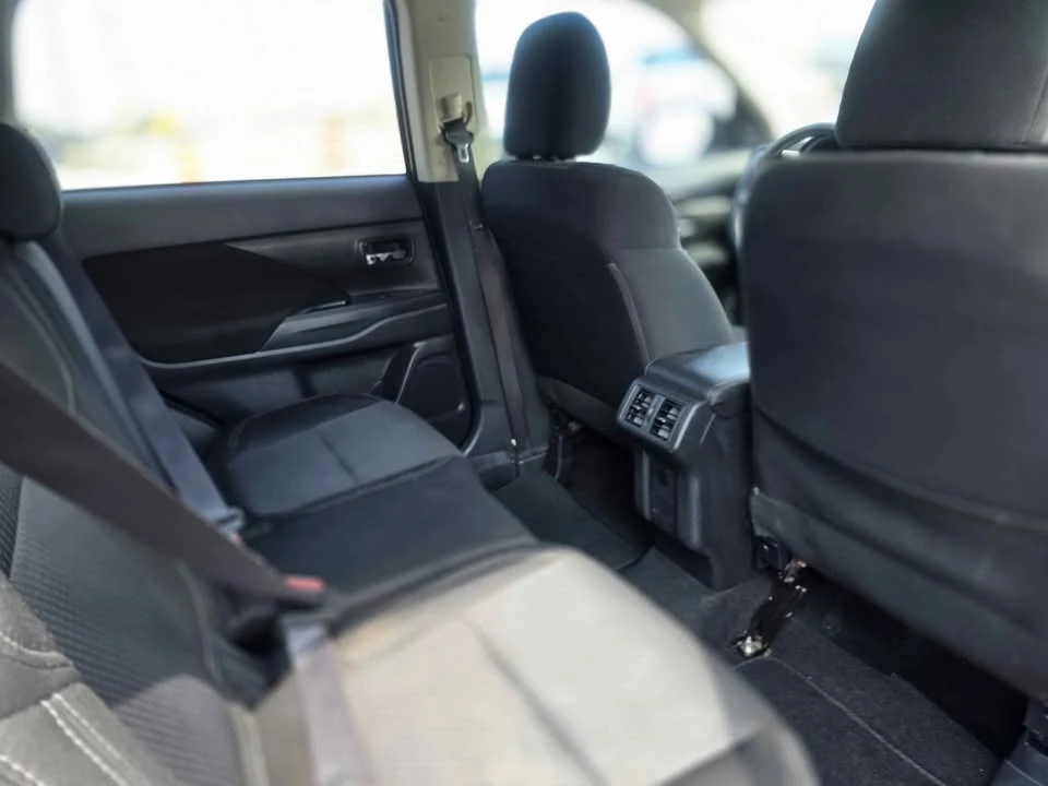 2020 Mitsubishi Outlander - Image 6 of 7