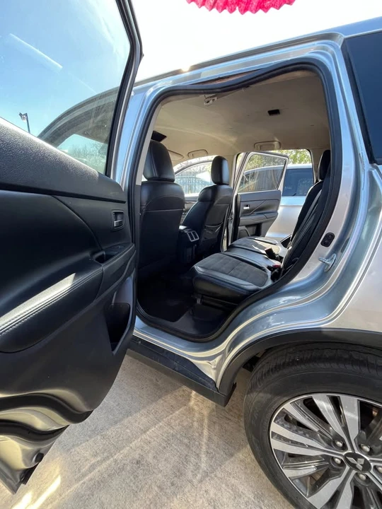 2020 Mitsubishi Outlander - Image 8 of 11