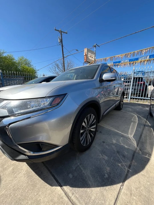 2020 Mitsubishi Outlander - Image 3 of 11