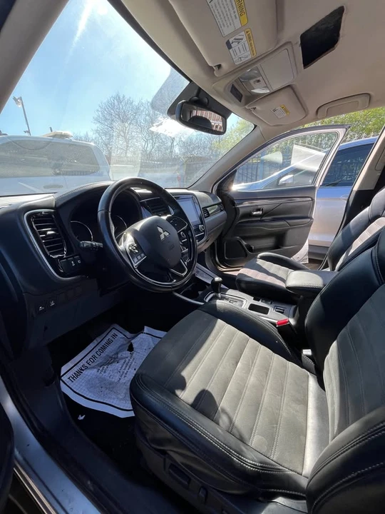 2020 Mitsubishi Outlander - Image 6 of 11