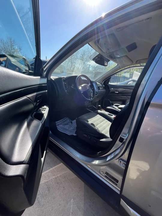 2020 Mitsubishi Outlander - Image 5 of 11