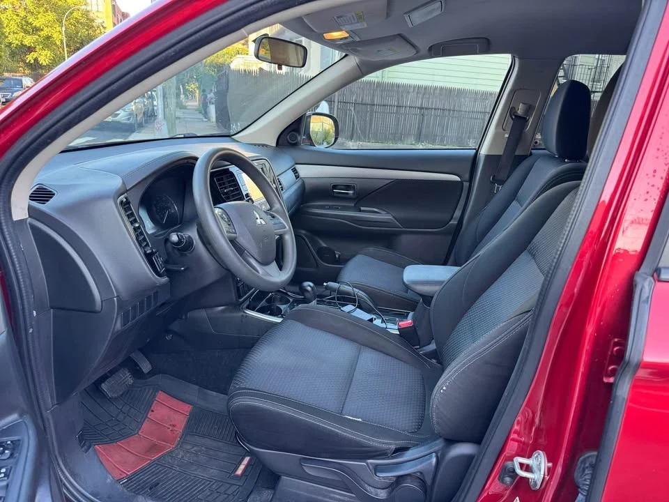 2020 Mitsubishi Outlander - Image 7 of 11