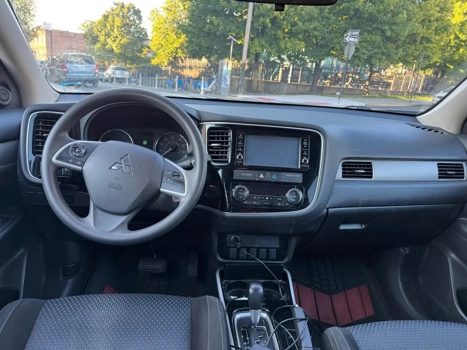 2020 Mitsubishi Outlander - Image 11 of 11