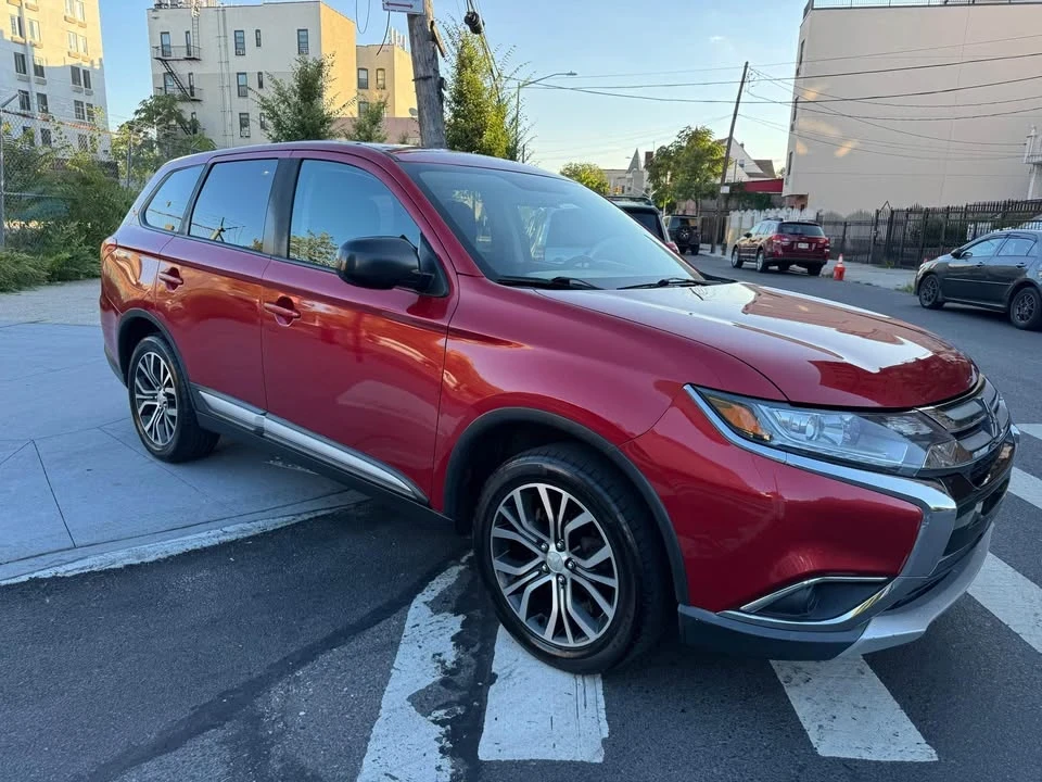 2020 Mitsubishi Outlander - Image 8 of 11