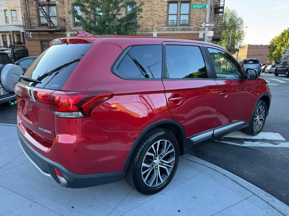 2020 Mitsubishi Outlander - Image 3 of 11