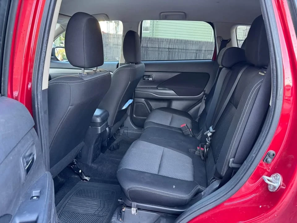 2020 Mitsubishi Outlander - Image 9 of 11