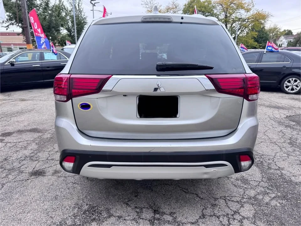 2020 Mitsubishi Outlander - Image 10 of 12