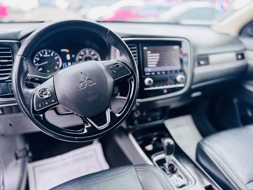 2020 Mitsubishi Outlander - Image 6 of 12