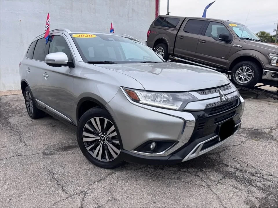 2020 Mitsubishi Outlander - Image 2 of 12