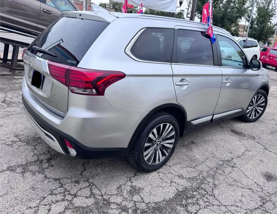 2020 Mitsubishi Outlander - Image 11 of 12