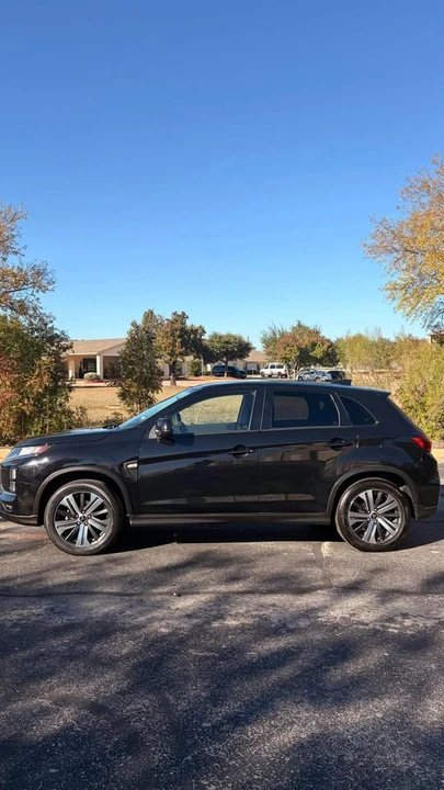 2020 Mitsubishi Outlander - Image 4 of 15