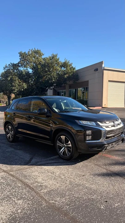 2020 Mitsubishi Outlander - Image 2 of 15