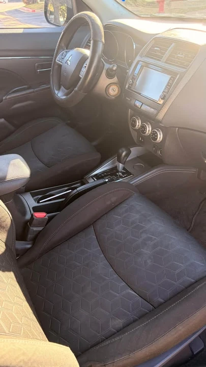 2020 Mitsubishi Outlander - Image 8 of 15