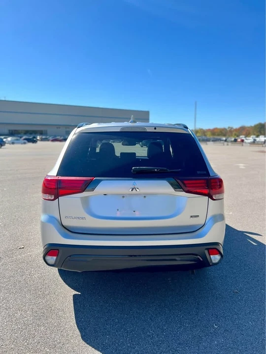 2020 Mitsubishi Outlander - Image 7 of 13