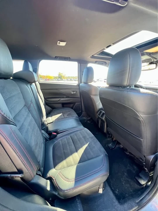 2020 Mitsubishi Outlander - Image 11 of 13