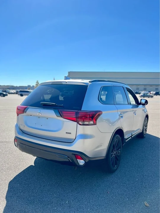 2020 Mitsubishi Outlander - Image 6 of 13