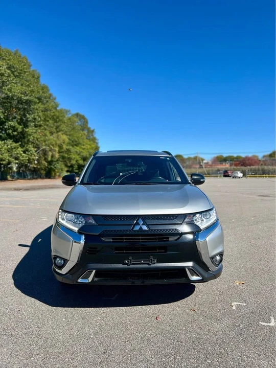 2020 Mitsubishi Outlander - Image 2 of 13