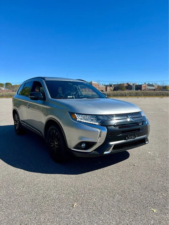 2020 Mitsubishi Outlander - Image 3 of 13