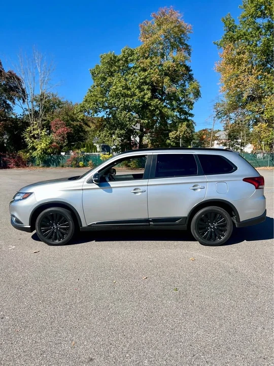 2020 Mitsubishi Outlander - Image 4 of 13