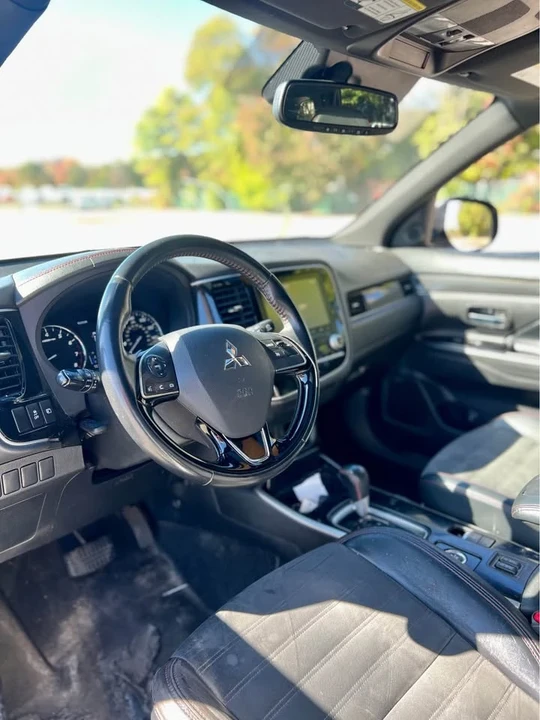 2020 Mitsubishi Outlander - Image 9 of 13