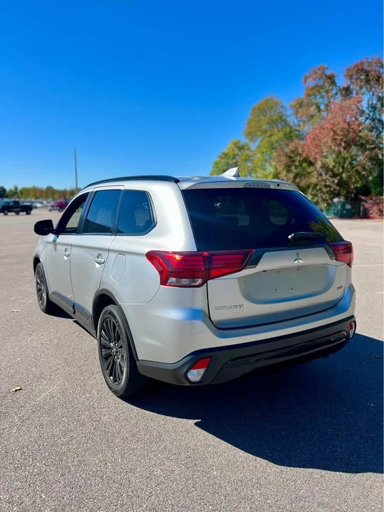 2020 Mitsubishi Outlander - Image 8 of 13