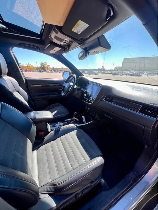 2020 Mitsubishi Outlander - Image 10 of 13