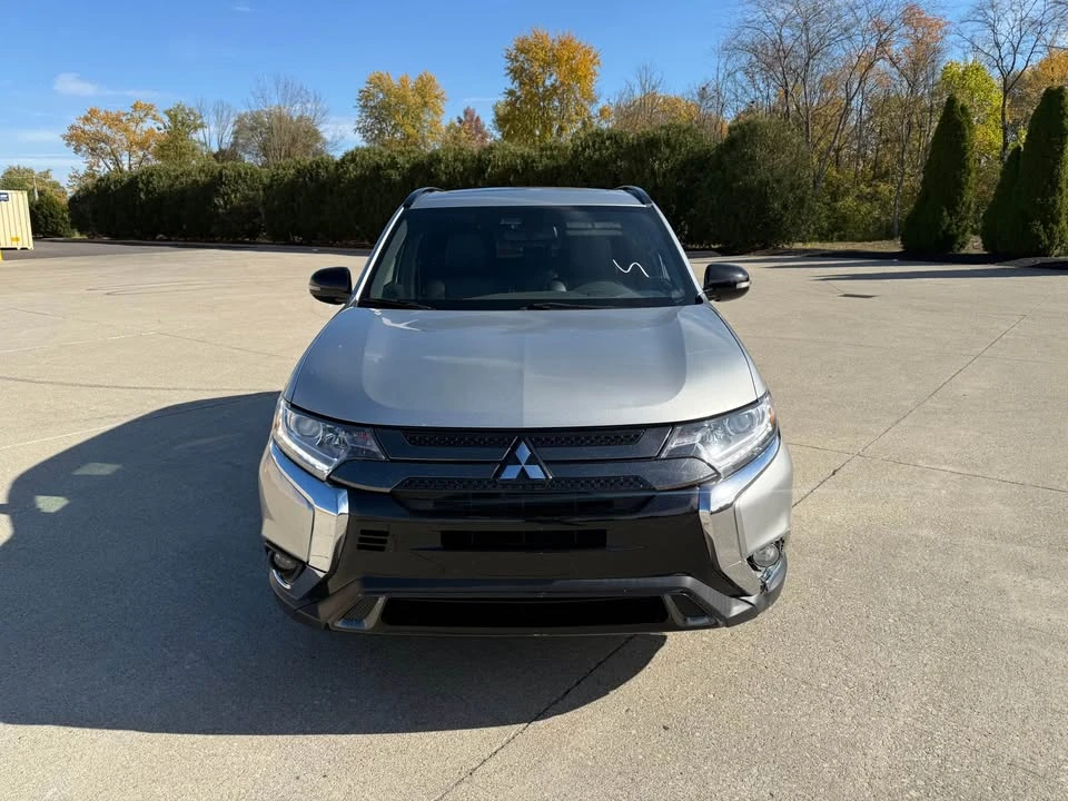 2020 Mitsubishi Outlander - Image 2 of 13