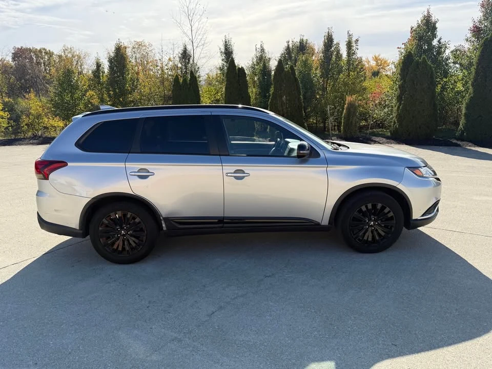 2020 Mitsubishi Outlander - Image 4 of 13