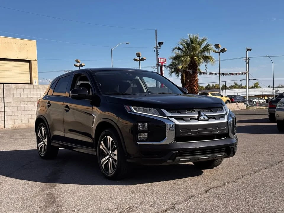 2020 Mitsubishi Outlander - Image 2 of 6