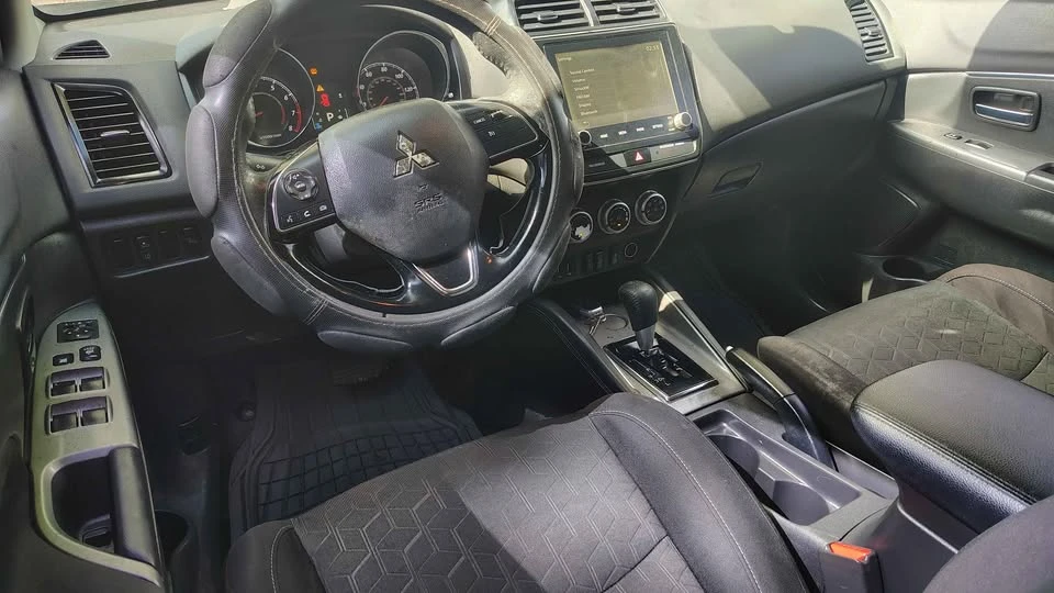 2020 Mitsubishi Outlander - Image 6 of 7