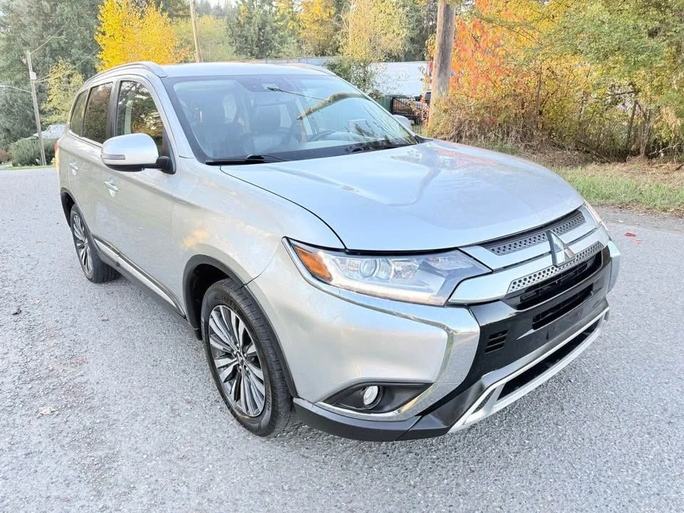 2020 Mitsubishi Outlander - Image 2 of 13