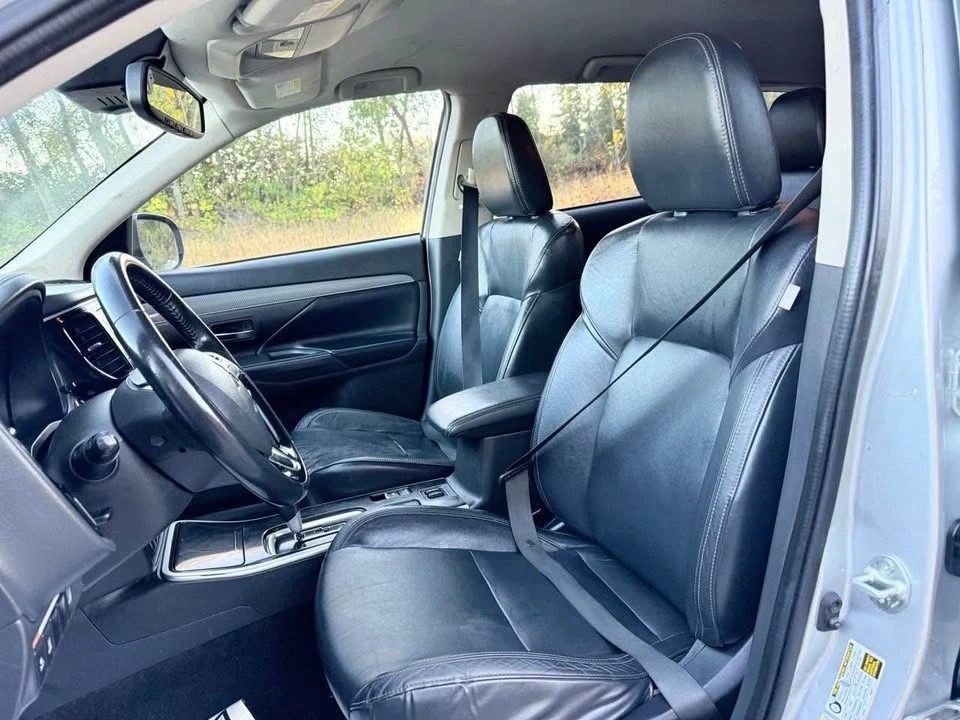 2020 Mitsubishi Outlander - Image 11 of 13