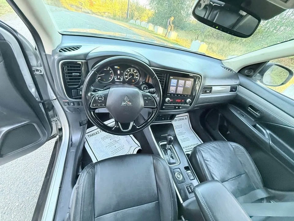 2020 Mitsubishi Outlander - Image 9 of 13