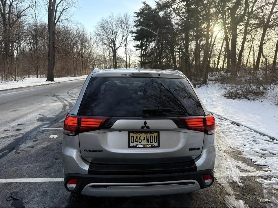 2020 Mitsubishi Outlander - Image 3 of 5