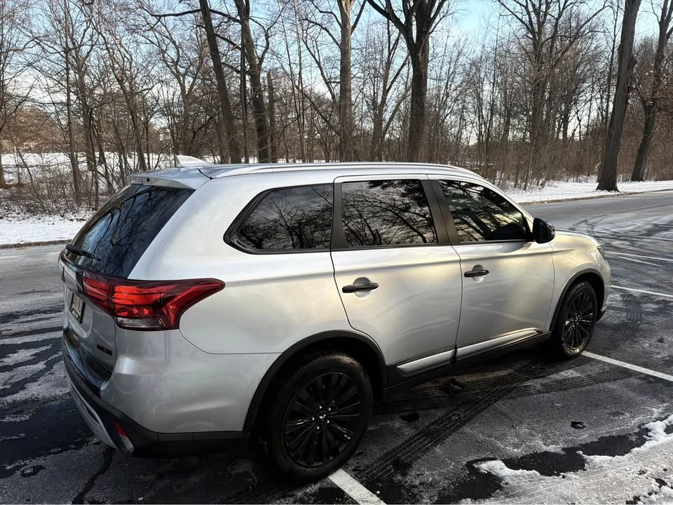 2020 Mitsubishi Outlander - Image 4 of 5