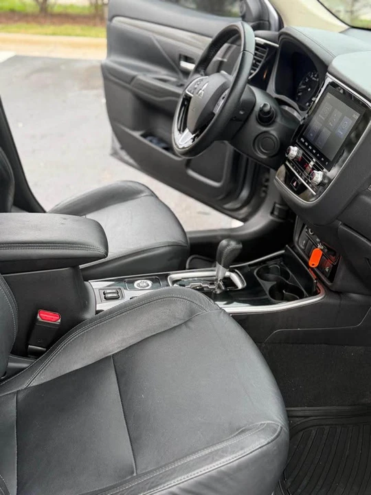 2020 Mitsubishi Outlander - Image 11 of 15