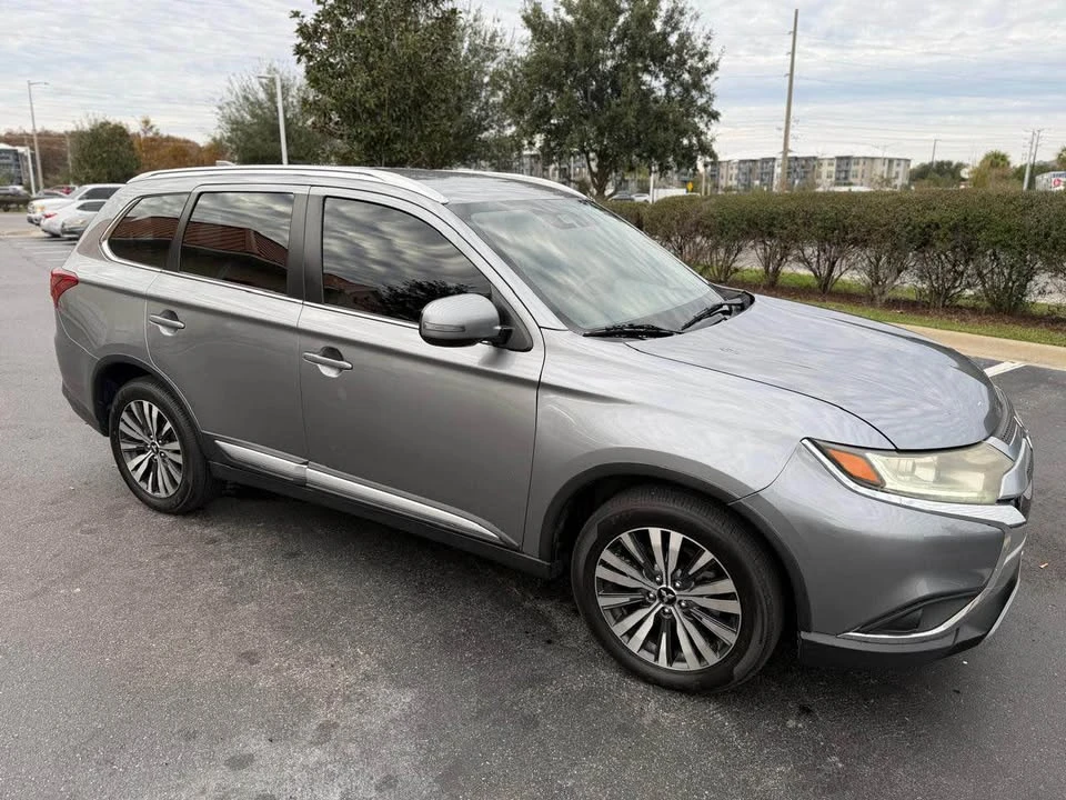 2020 Mitsubishi Outlander - Image 2 of 15