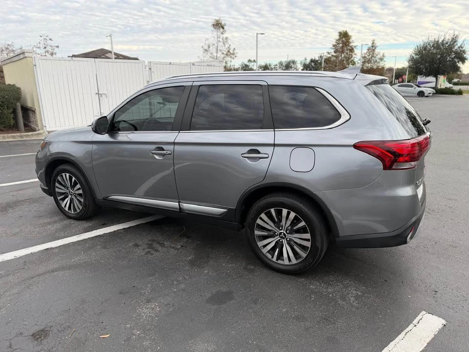 2020 Mitsubishi Outlander - Image 5 of 15