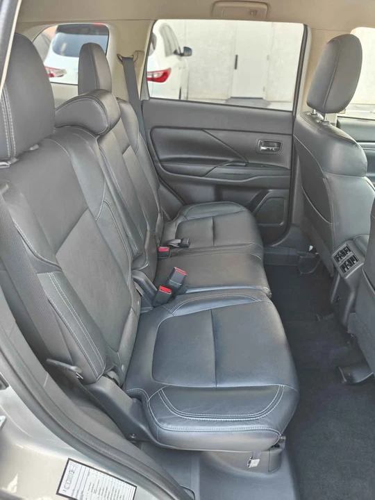 2020 Mitsubishi Outlander - Image 10 of 20