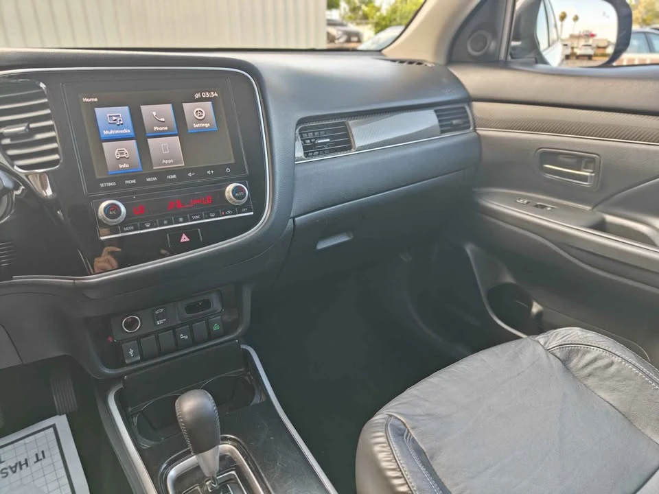 2020 Mitsubishi Outlander - Image 19 of 20