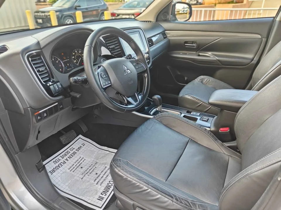 2020 Mitsubishi Outlander - Image 13 of 20