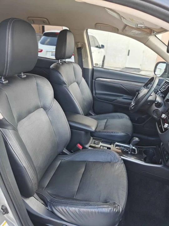 2020 Mitsubishi Outlander - Image 11 of 20